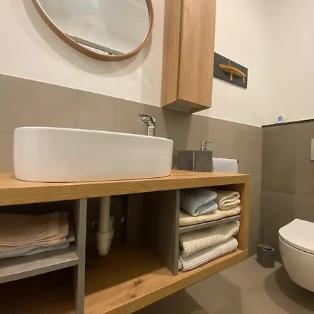 Appartamento Centrale, 5 Posti Letto, Vicino Al Mare, Due Bagni