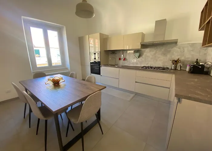 Appartement Centrale, 5 Posti Letto, Vicino Al Mare, Due Bagni *